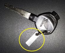 Pelat Besi di Kunci Motor Jangan Dibuang Ternyata Berguna Jika Hilang