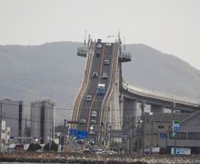 Gokil, Jembatan di Jepang Kemiringannya Bikin Pengendara Motor Merinding!