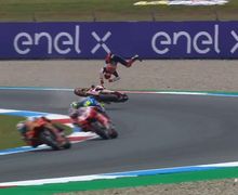 Video Detik-detik Marc Marquez Terlempar dari Motornya di FP2 MotoGP Belanda 2021