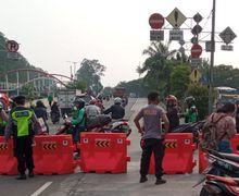 3 Hari Pemberlakuan PPKM Darurat, Pemotor Kebingungan Jalan Tikus Diblokir Warga