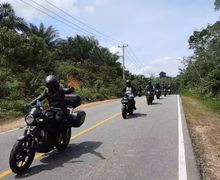Biker Yamaha XSR 155 Makin Gemar Taklukan Alam Menantang Kalimantan