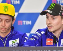 Jorge Lorenzo Komentari Pensiunnya Valentino Rossi: Dia Sudah Tua