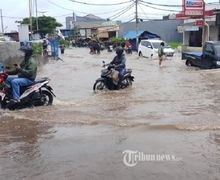 Bikers Wajib Catat, Segini Batas Aman Motor Kalau Nekat Terobos Banjir