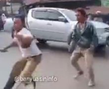 Pria Bercelurit Mendadak Serang Polisi di Jalan, Gara-gara Gak Terima Anaknya Ditilang
