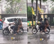 So Sweet Banget! Sepasang Kakek Nenek Naik Motor Jadul Hujan-Hujanan Di Jalan