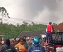 Video Gunung Semeru Meletus Hari Ini, Pemotor Kocar Kacir Hindari Hujan Abu Vulkanik