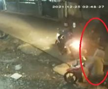 Video Begal Sadis Serang Pemotor di Depok, Korban Kena Bacok Celurit