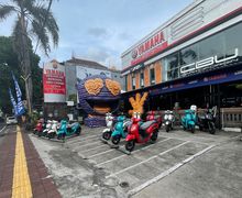 Wow Patung Oli dan Motor Matic Fazzio Tampil Menawan di Yamaha Flagship Shop Bali