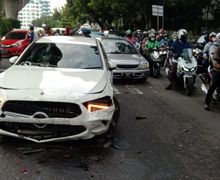 Kecelakaan Beruntun Terjadi Melibatkan 4 Motor dan 3 Mobil di Kebayoran Baru, Diduga Karena Hal Ini