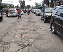 Bertahun-tahun Gak Diperbaiki, Ruas Jalan Di Wilayah Bekasi Ini Sering Bikin Bikers Kecelakaan