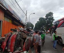 Diduga Mengantuk Angkot Seruduk Pemotor di Salatiga, 7 Orang Terkapar di Aspal