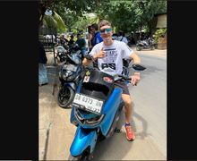 Mantan Murid Valentino Rossi Tiba Di Lombok Keliling Pakai Yamaha NMAX Jelang WSBK Mandalika