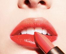 Tinggalkan Tekstur Matte, Tren Lipstik yang Satu Ini Bakal Hits Sepanjang Tahun 2018