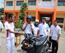 Siswa SMK Bikin Helm Canggih, Teknologi Helm Pintar Pertama di Dunia?