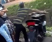 Sayang Banget! Video Detik-detik Remaja Buang Honda PCX 150 Baru ke Selokan