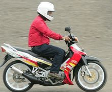 Naik Motor Cc Kecil Pakai Helm Full Face, Safety Atau Alay Sih?