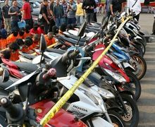Motor Curian Plus Pelaku Curanmor Jadi Bahan Tontonan di Polrestabes Bandung