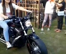 Begini Nih Reaksi Warga Saat Artis Via Vallen Pakai Harley-Davidson di Sidoarjo