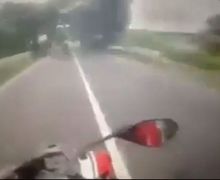 Video Detik-detik Ducati Panigale Menabrak Truk Saat Ngebut di Jalan Raya