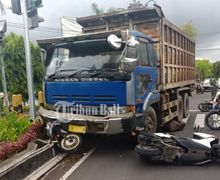Tiga Motor Patuh Terhadap Lampu Merah, Tapi  Malah Dihantam Truk di Bali, Satu Tewas