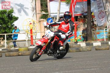 Mulai Dari Ban Sampai Gir Set Begini Cara Bikin Motor Trail Jadi Supermoto Semua Halaman Motorplus
