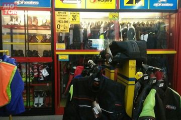 Katanya Jaket Waterproof Tapi Kok Air Tetap Tembus Saat Hujan Motorplus Online Com