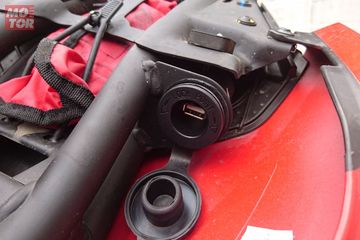 Tips Aman Pasang Charger Aftermarket Di Motor Biar Enggak Korslet Dan Terbakar Motorplus