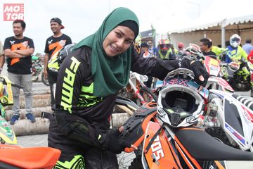 Awas Gagal Fokus Cewek Berhijab Ini Hobinya Ekstrem Berani