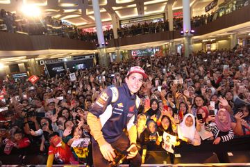 Menang Banyak, Video Marc Marquez Rayakan HUT Bareng Wanita ...