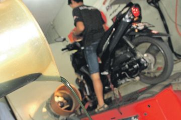 Tes Oli Mobil Dipakai Di Motor Dan Diganti Melewati Batas Normal Semua Halaman Motorplus