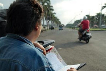 Ilustrasi debt collector mengincar kreditur yang belum bayar cicilan