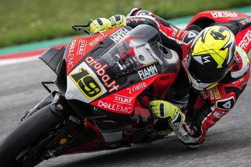 Sempat terjadi red flag, Alvaro Bautista menjadi yang tercepat di sesi FP2 WSBK Spanyol, Ia unggul dari Michael van der Mark dan Jonathan Rea