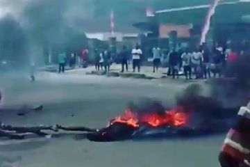 Jalanan di Manokwari diblokade massa