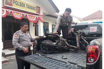 Bangkai motor Yamaha Mio J yang terbakar di Tasikmalaya