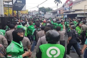 Aksi demo ojol di kantor debt collector Sleman