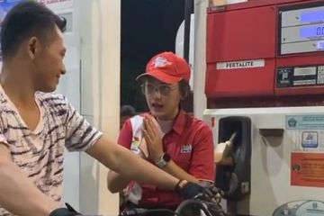 Pom Bensin Mendadak Heboh, Biduan Dangdut Happy Asmara Jadi ...