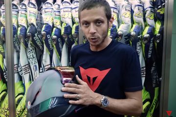 Dasar Valentino Rossi, Simpelnya Bedakan Helm Balap MotoGP AGV Pista GP-R  dengan GP-RR, Televisi dengan Bioskop - Motorplus
