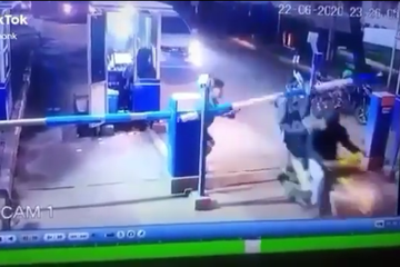 Sakit Gak Seberapa Tapi Malunya Bisa Seumur Hidup Video Boncenger Motor Jomplang Gara Gara Kena Palang Pintu Parkir Otomatis Semua Halaman Gridmotor Id