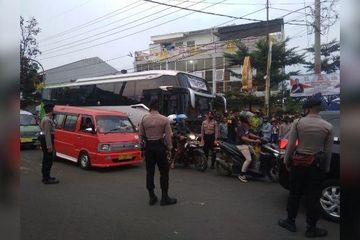 Warga Berhamburan Teriak Histeris, Sebuah Bus Tabrak dan Seret ...