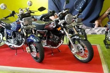 Kreativitas tanpa batas, kaleng bekas softdrink disulap jadi miniatur Yamaha RX-King, omzet bulanannya jutaan rupiah.