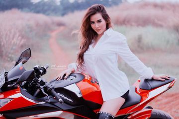Potret Penyanyi Dangdut Nita Thalia di Atas Motor, Bikin Gemetar ...