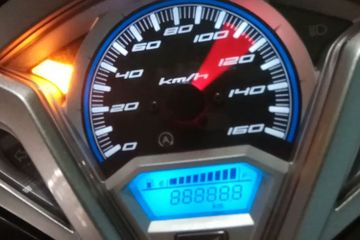 Kunci kontak ON jarum spidometer langsung naik full. Tunggu sampai turun baru bisa distarter
