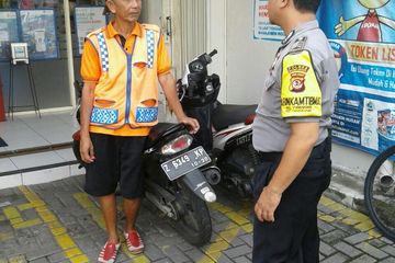 Lapor Polisi Bila Ada Pungutan Parkir Di Indomaret, Hukuman 9 ...