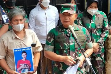 Kepala Staf Angkatan Darat, Jenderal Dudung bertanggung jawab atas kasus Handi modifikator motor asal Garut yang ditabrak di Nagreg dan dibuang ke sungai oleh 3 oknum TNI AD.