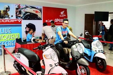 Potret Indra Kenz Naik Yamaha Vixion dan Honda Scoopy, Enggak ...