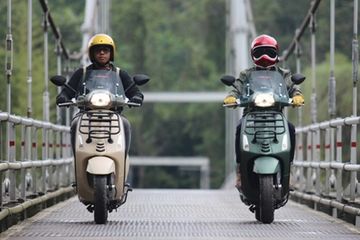 Motor Vespa matic cocoknya pakai bensin jenis Pertalite atau Pertamax? Simak penjelasannya biar enggak salah.