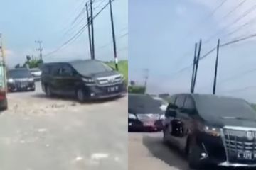 Video Rombongan Pejabat Lewat Jalanan Rusak, Warga: Monggo ...
