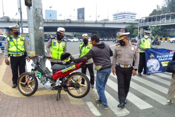 Tilang manual masih berlaku dalam Operasi Zebra 2022.
