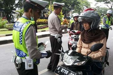 Waspada Modus Kejahatan Baru Sweeping Pengendara Motor Oleh Polisi ...