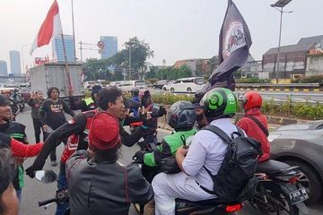 Aksi Lucu Ojol yang Sedang Demo Sindir Ojol Lain yang Angkut ...
